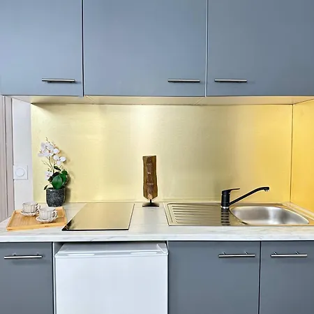 Апартаменты Elegant Escape Near Arc De Triomphe *