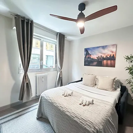 Elegant Escape Near Arc De Triomphe Paris