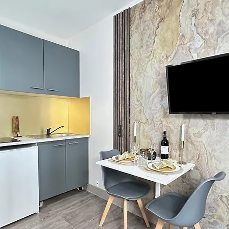 Elegant Escape Near Arc De Triomphe Paris