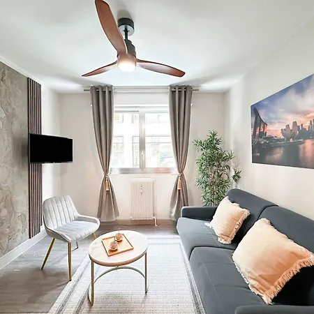 Elegant Escape Near Arc De Triomphe Apartment *