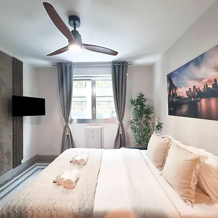 Elegant Escape Near Arc De Triomphe Paris