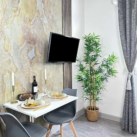 Elegant Escape Near Arc De Triomphe Apartment Paris