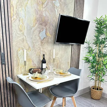 Elegant Escape Near Arc De Triomphe * Paris