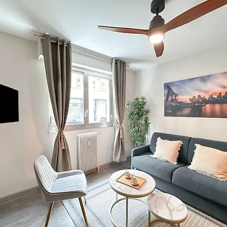 Elegant Escape Near Arc De Triomphe Paris
