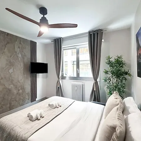 Elegant Escape Near Arc De Triomphe