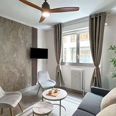 Elegant Escape Near Arc De Triomphe Lejlighed
